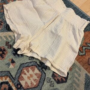 Nyland Off-White Cotton Shorts with elastic waistband